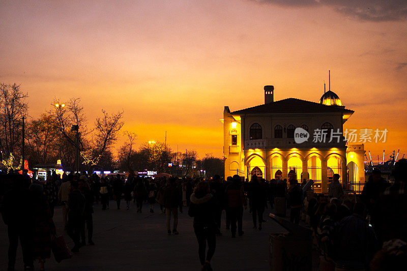 Beautiful city is İstanbul to cloudy day, Turkey